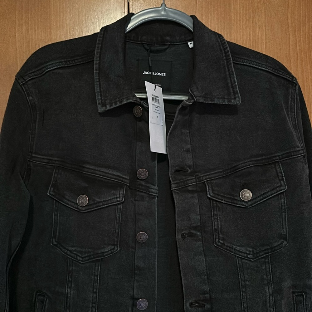 (NEW) JACK & JONES Denim Black, Jean jacket. (Size Medium)